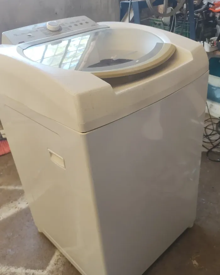 Máquina de lavar pronta para entrega depois da revisão